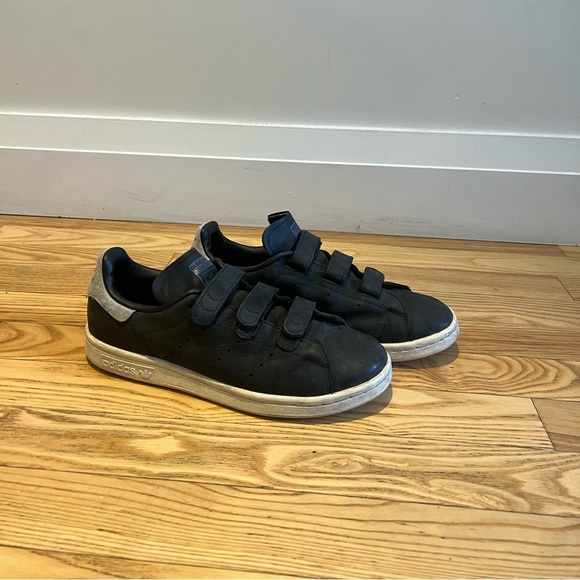 Stan Smith Sneakers - Black with Velcro - Picture 2 of 5